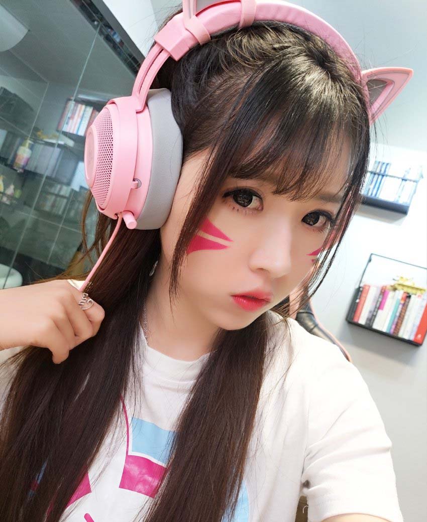 斗鱼二次元主播「小女巫露娜」